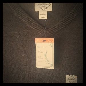 Men's v-neck sweater